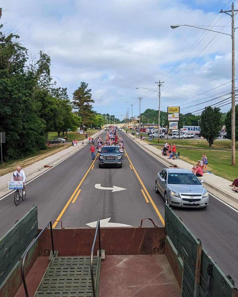 CurtisCarneyTN's tweet photo. Marshall County this morning for the Lewisburg Parade w Vince Cuevas. It was a great turnout with over 100 vehicles! Some people want to have a fancy convertible, but I think my ride was better by far! Blessed to have great people to help me and fight the extreme heat! Be safe! https://t.co/K19nKCWOZM