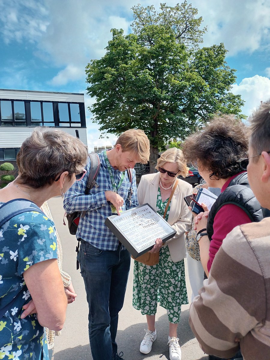 RobCaseyWCT's tweet photo. With Karen Jacobs from Hugh Myddelton School I enjoyed a special visit to Kew Gardens yesterday curtesy of Pollinating London Together. Dr Hauke Hoch, an expert on bees led a fascinating tour of the gardens, then I discussed WCT working with PLT on the Citizen Science project. https://t.co/73kOwEiZYd