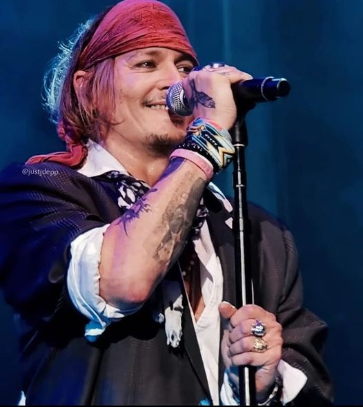 UniversoDepp's tweet photo. That smile, that look. We are all happy with you.

#JOHNNYDEPPWINS 
#WeAreWithYouJohnnyDepp #SupportJohnnyDepp  #WeStandWithJohnnyDepp
#JohnnyDepp https://t.co/ezNQfBt2JP