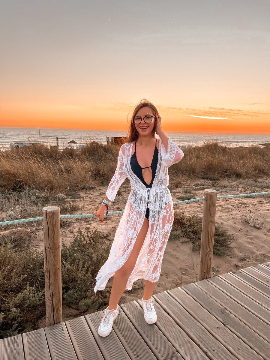 Ana_ferraaz_'s tweet photo. Primeiro outfit 🥰 #brisabeachparty https://t.co/5rFbdIop62