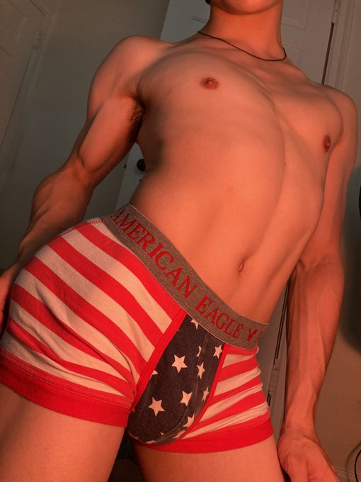 Happy america day yall 🇺🇸 https://t.co/yoIv3CmkMZ