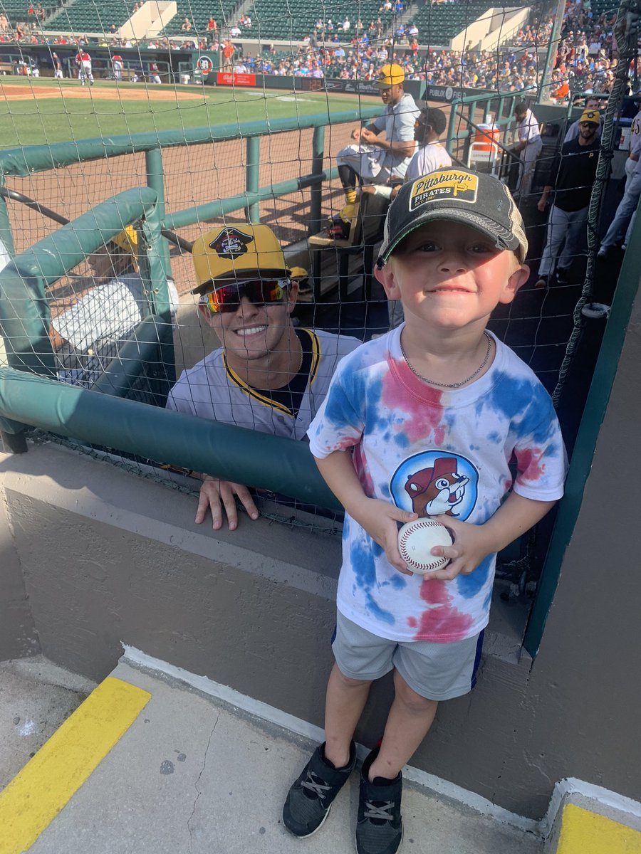 DeanYoder3's tweet photo. Thank you to Jase Bowen of the Bradenton Marauders for making my grandson’s day. #2 is his newest hero. @The_Marauders https://t.co/qjRn8WZYv0