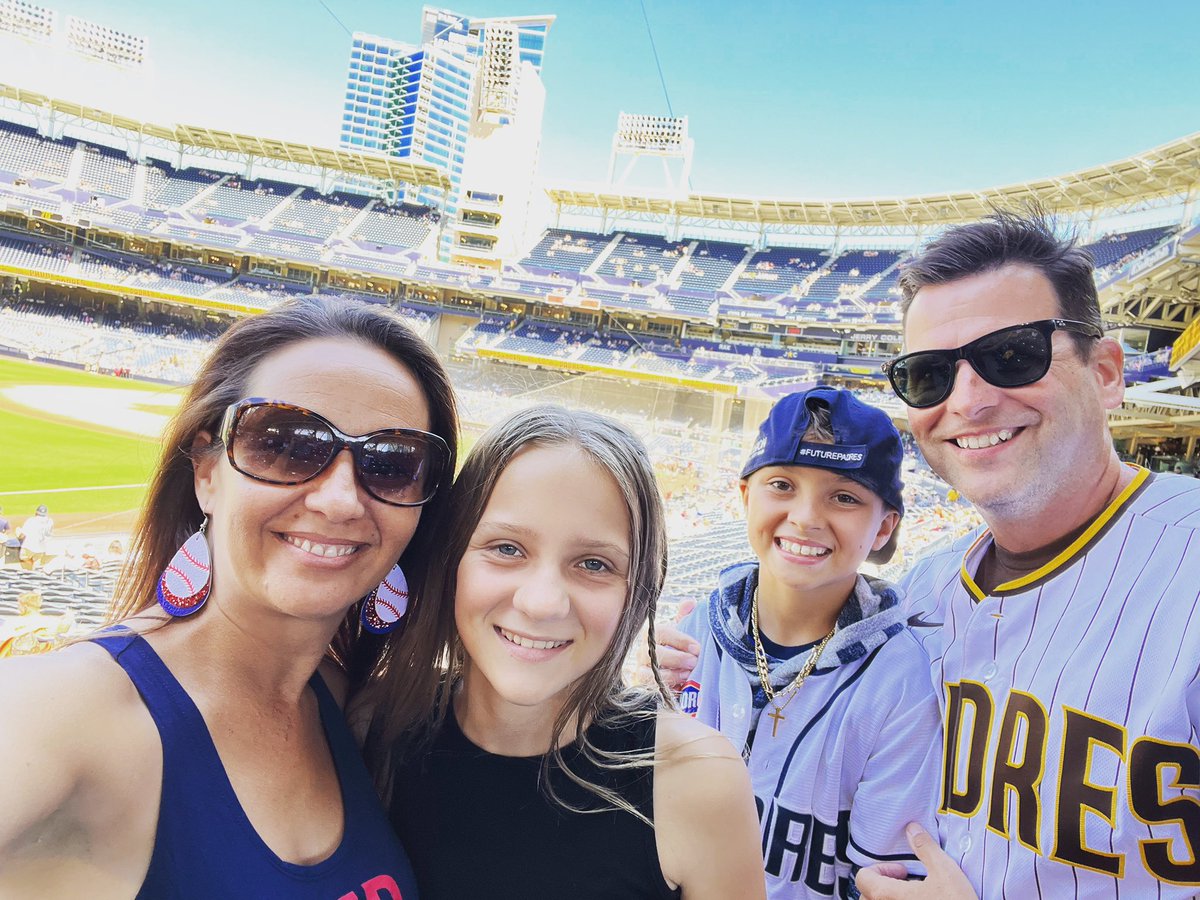 MrsRobertson417's tweet photo. Padres on the 4th!! #timetoshine #gopadres https://t.co/MwDZNW0yti