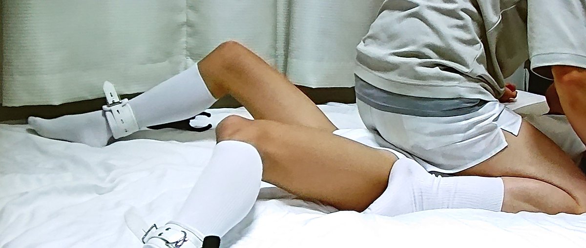 corocoro7tube's tweet photo. ブリーフ男子をマッサージ？してあげてます。
のたうち回ってますが…

こんなマッサージされたい人はいる？ https://t.co/Jx67GV7XGx