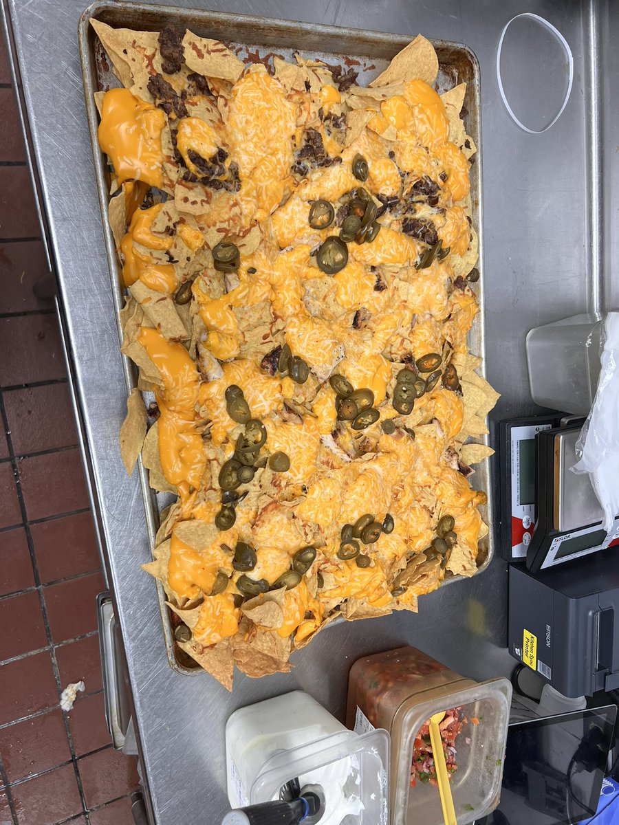 B0mbsh31L's tweet photo. Happy 4th of July from #Team752 ! Nachos, spicy chips, and festive desserts make for a Marvelous Monday! #chilislove @josesilv91 for dropping this off on his off day! ππ₯Building a great #culture we can all live by #TeamEstrada https://t.co/2eSRiQgU0A