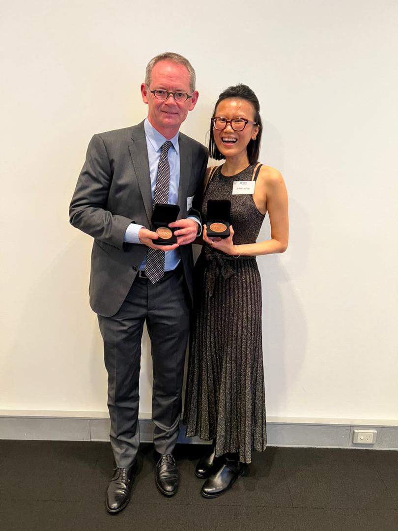 LosicG's tweet photo. What a great news to see my PhD supervisor Prof Justin Gooding @GoodingGroup and my PhD Student Dr Pei Lay Yap @EmilyYa48652739 @ARCGrapheneHub celebrate receiving @RACInational award for Applied Research and the most outstanding PhD in Chemistry. Congrats to our #academictree https://t.co/0axphwkAxF