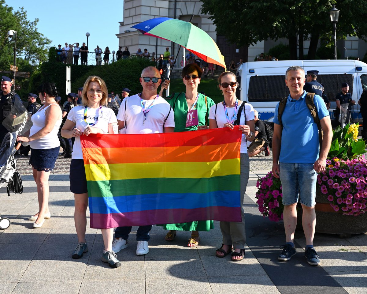 AvioAero's tweet photo. Last weekend we were at the #PRIDE PARADE in Napoli,🇮🇹 and Bielsko-Biała, 🇵🇱! 🌈 
Proudly supporting these important events for a more inclusive world! Thanks to all the colleagues attending the events. #Diversity is a given, Inclusion is our act, Equity is our goal #lgbtiqa https://t.co/tAIC6Ytdgm
