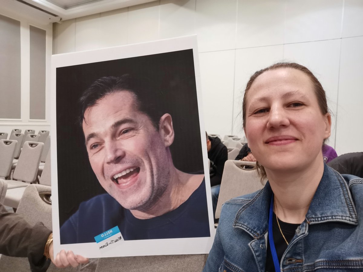 _therealnicole_'s tweet photo. Sad  you couldn't make it to #EarpFest @realtimrozon.
That's not the same 
 🤠 #FakeTimRozon https://t.co/r1mU6hmBbt