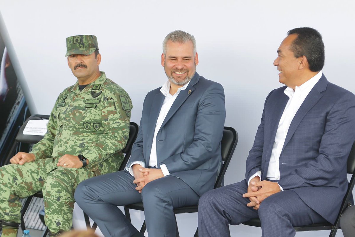 ARBedolla's tweet photo. (1/2) Arrancamos con la estrategia interinstitucional Desarmando la Violencia, enfocada en el desarme de civiles con el objetivo de recuperar la paz para las y los michoacanos. https://t.co/AfIE9sGx9O