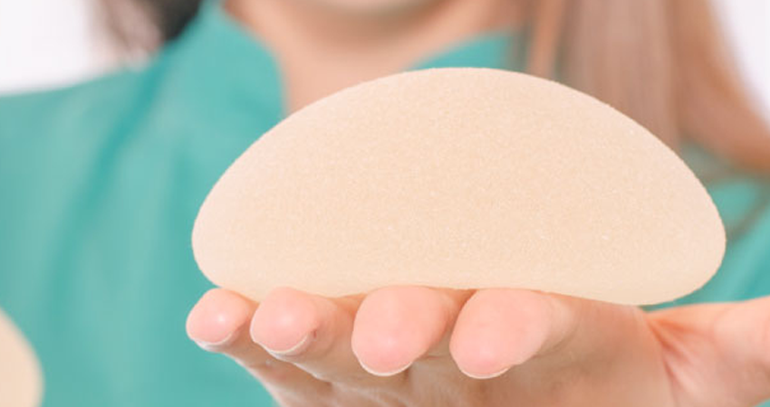 Rev_Ideal's tweet photo. “A procura pela mamoplastia de aumento ainda é muito maior.Mas dados recentes da ISAPS  mostram que de 2016 para 2020, houve sim um aumento de 33% nas cirurgias para a retirada dos implantes". 

#RevistaIdeal #DraThamyMotoki #silicone #cirurgiaplástica https://t.co/MT0B4iWCnW