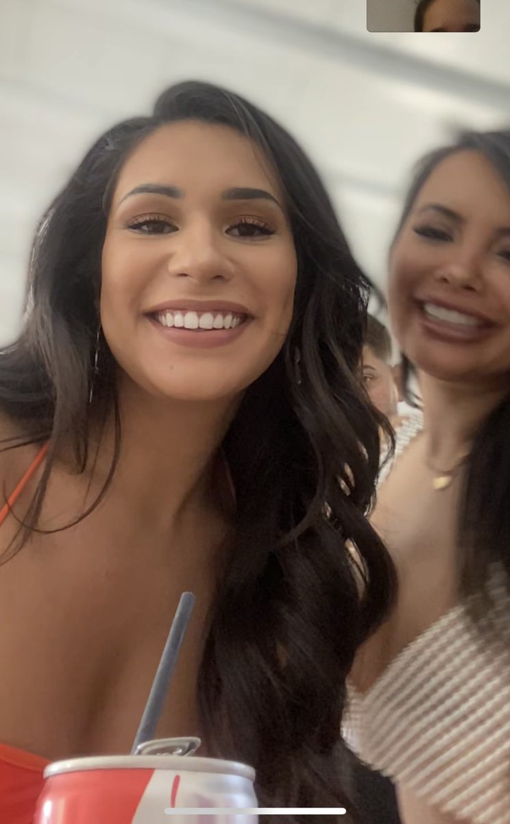 Between Jas and Jen I’m pissed. Both living their best life without me 🥺