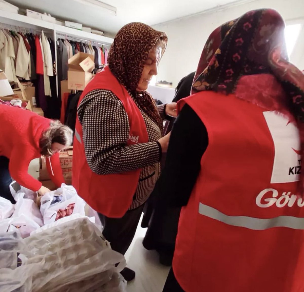 #BirHayataDokun 
#kızılaykadınteşkilatı