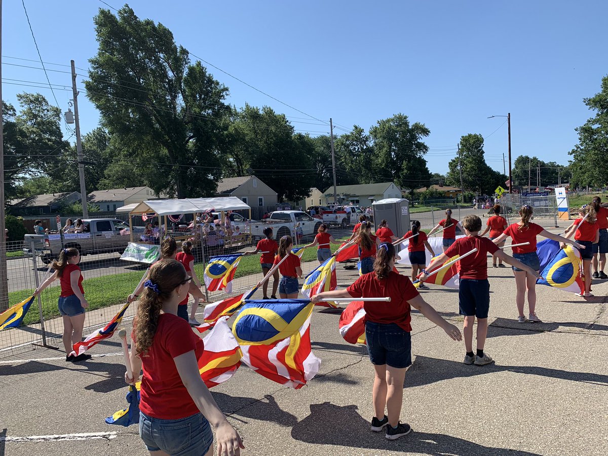 JCBlueJayBands's tweet photo. 4th of July Parade DONE! The band looked and sounded great! We appreciate our band parents who had popsicles for us at the end of the parade! Excited for the 2022 marching band season to officially begin!! #WeLoveBand #BeBoldBeBlue https://t.co/1NwiJMLFrN