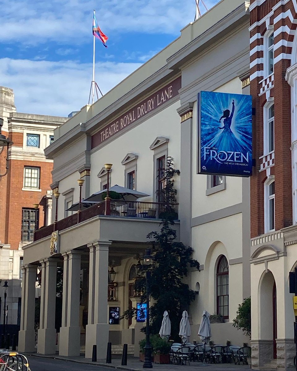 JennCathcart19's tweet photo. I loved every minute of my first weekend in London since Feb 2020. Incredible time @Wimbledon and very emotional being back in a theatre to watch @frozenlondon - what a brilliant show! #FirstTimeInForever
Back to #AuldClathesAndPorridge now https://t.co/UtrslWP88P