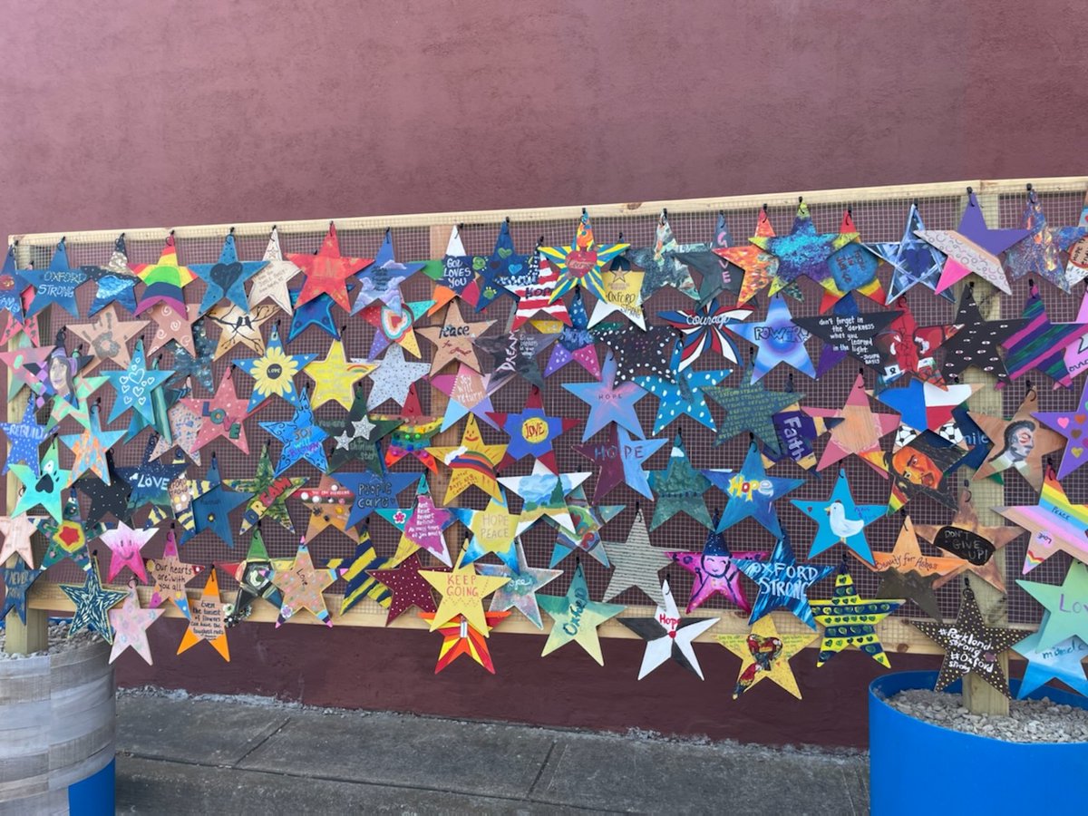 starsofhopeusa's tweet photo. Thank you so much to everyone who participated in this project, and for thank you to everyone who keeps hope, love, and goodness in their hearts.
Happy 4th of July everyone!
#starsofHOPEusa #hopeheals #emotionalhealing #communitysupport #communityhealing #oxfordstrong https://t.co/hKuNKSNxZQ