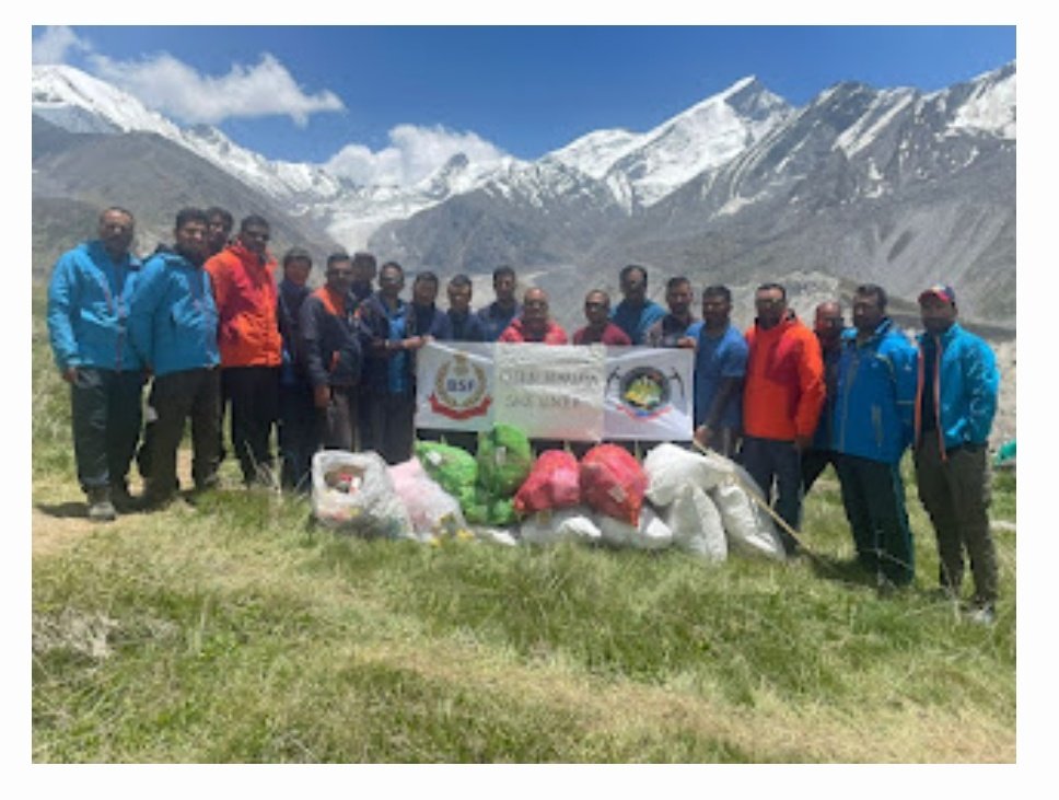 RwRishikesh's tweet photo. Border Security Force Mountaineering Expedition to Black Pick 2022 concludes, team brought 400 kg of garbage @BSF_India #Uttarakhand #BSF #cleanhimalayas #rishikeshwritings https://t.co/hzUjY2m2D0