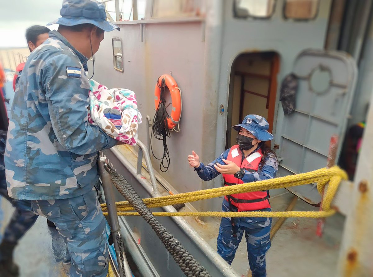 EjercitoNic's tweet photo. A través de la #FuerzaNavalNi, en coordinación con el Estado Mayor de la #DefensaCivil y los #COMUPRED, se realizó el retorno de personas hasta #MonkeyPoint y #RíoMaiz, quienes habían sido evacuadas por el paso de la #TormentaTropicalBONNIE. #TodoPorLaPatria https://t.co/WV185LE4Ux