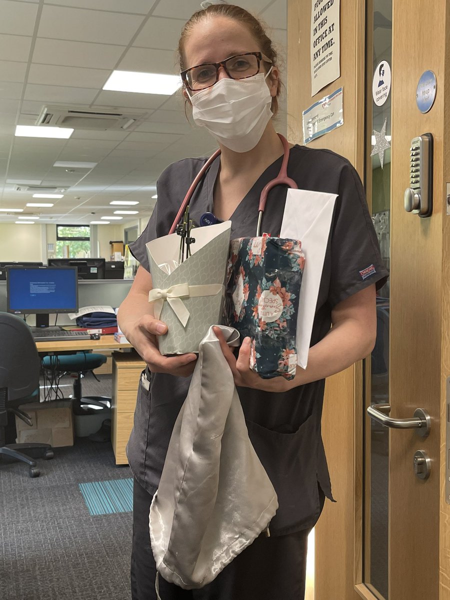 lesley1889's tweet photo. On a very busy day in ED @RotherhamNHS_FT Dr Judith came to see me very happy couple of presents from a patient and a lovely card. #makesyourday #welldone 👍 https://t.co/rgClVbnkKX