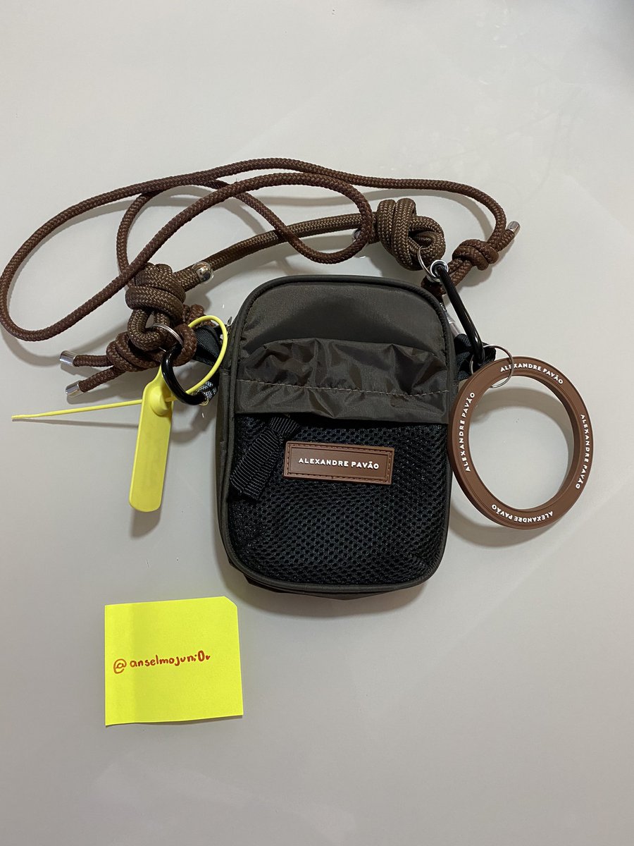 anselmojuni0r's tweet photo. 💰vendo nylon bag alexandre pavão
preta: 450 + frete
marrom: 350 + frete
#alpv #alexandrepavao #nylonbag https://t.co/af0XgrJLMy
