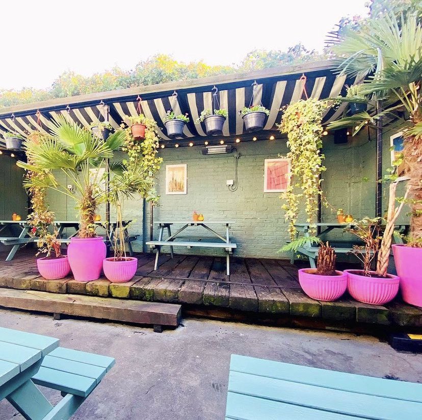 Perfect summer vibes in our little corner of London 🥰
Come stop by for an ice cold beer this week 🍺🍺 and soak up those rays! 👅💦☀️😎🪴💕

#beergarden #london #summer #pub