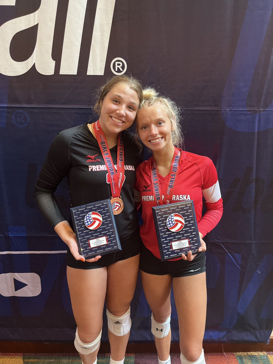 LaurenMedeck's tweet photo. 3RD IN THE NATION IN 16 OPEN! WHAT! the amount of love i have for this team is unbelievable. this was a season to remember🤍 so honored to say that i earned a spot on the all tournament team along with my teammate @Faith_Frame!#3rdinthenation https://t.co/xbUamVpGi4