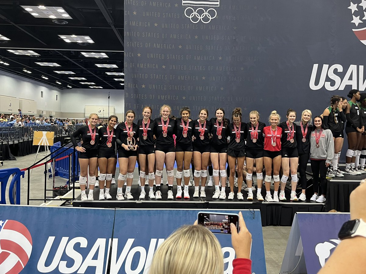 LaurenMedeck's tweet photo. 3RD IN THE NATION IN 16 OPEN! WHAT! the amount of love i have for this team is unbelievable. this was a season to remember🤍 so honored to say that i earned a spot on the all tournament team along with my teammate @Faith_Frame!#3rdinthenation https://t.co/xbUamVpGi4