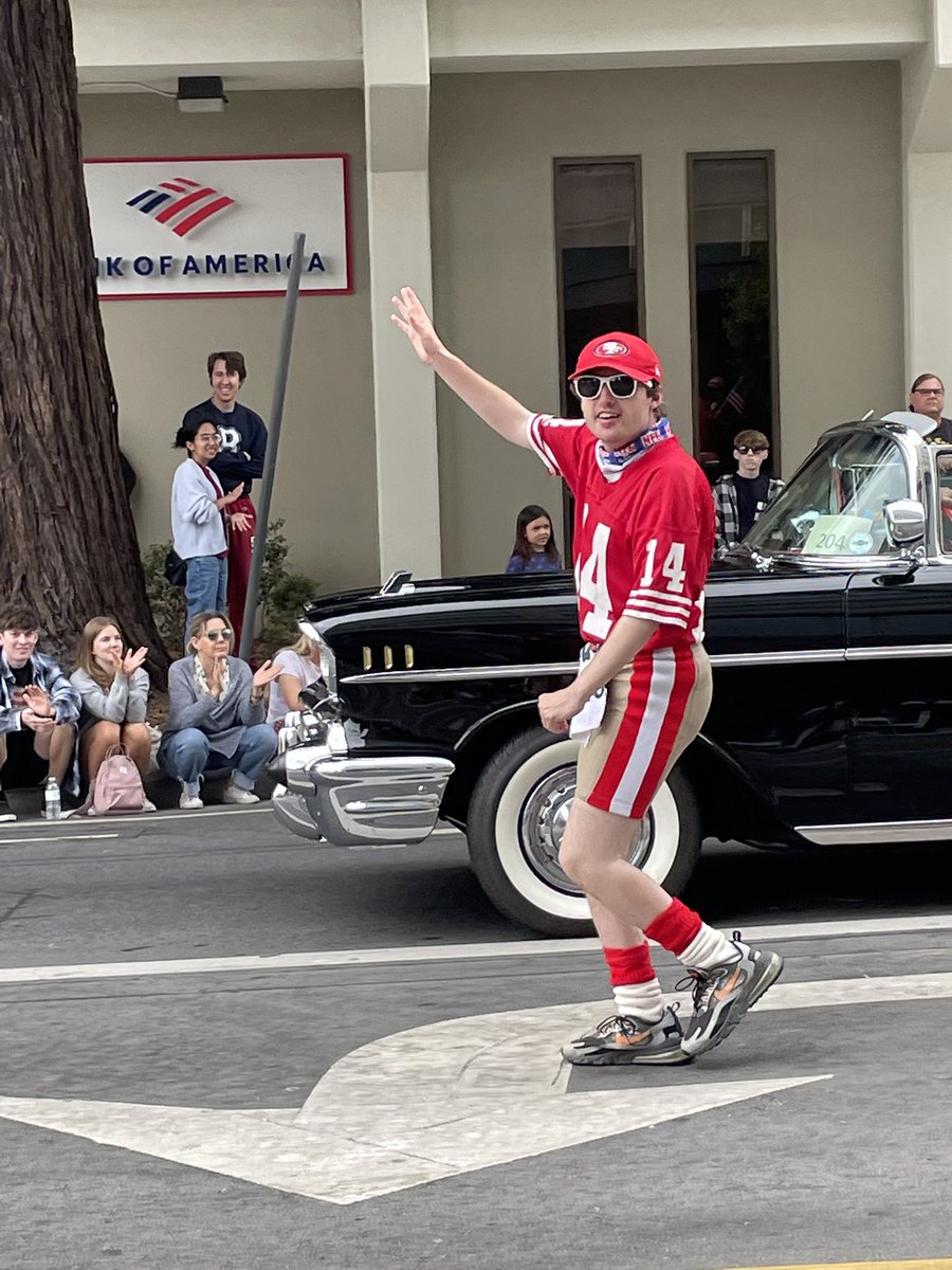 NFLAlumniNoCa's tweet photo. A beautiful day with a wonderful crowd with lots of smiles🇺🇸🎇

#happy4thofjuly #redwoodcity #nflalumni #norcalchapter #caringforkids #independenceday https://t.co/yMureY9Oc2