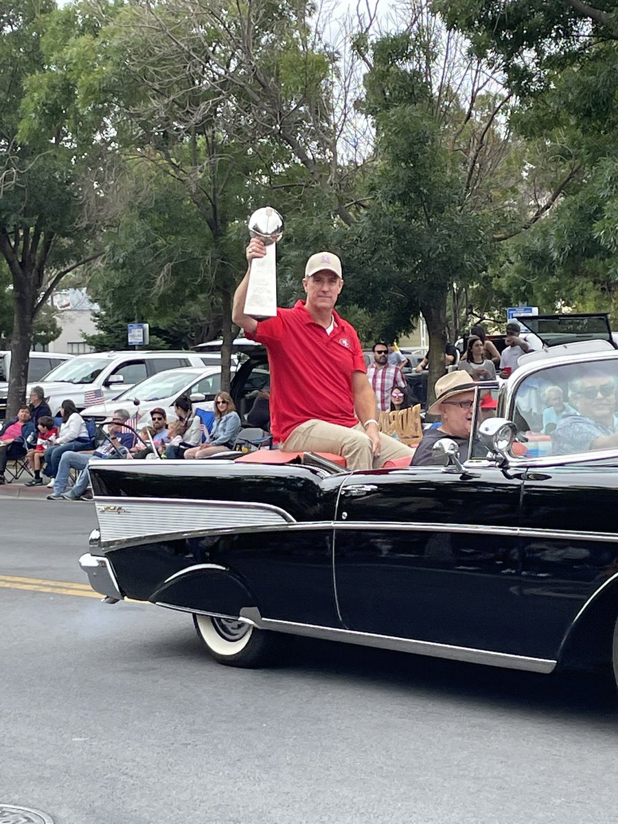 NFLAlumniNoCa's tweet photo. A beautiful day with a wonderful crowd with lots of smiles🇺🇸🎇

#happy4thofjuly #redwoodcity #nflalumni #norcalchapter #caringforkids #independenceday https://t.co/yMureY9Oc2