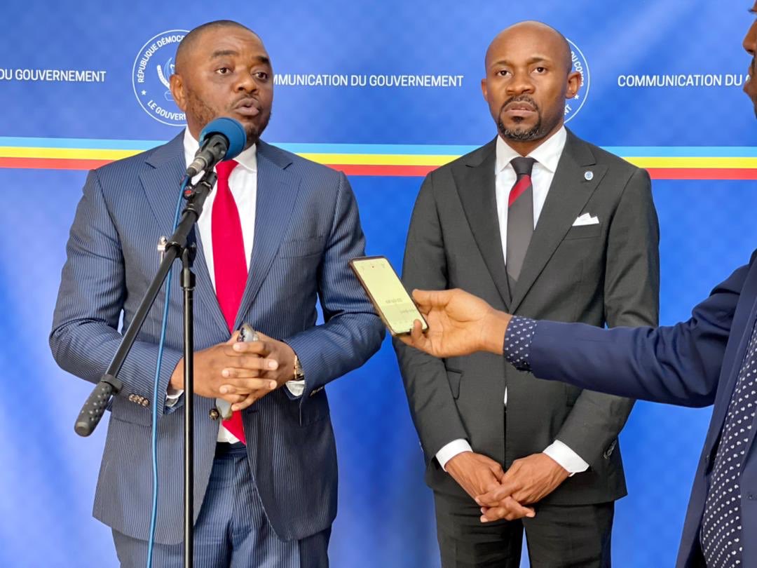 #RDC Au nom du mouvement politique Le Centre, je salue l’échange patriotique de ce jour entre le ministre <a href="/PatrickMuyaya/">Patrick Muyaya</a> , Porte-parole du gouvernement congolais et le Président <a href="/KambingaG/">Katomba Kambinga G</a>. Soutien total aux FARDC et à leur commandant suprême.