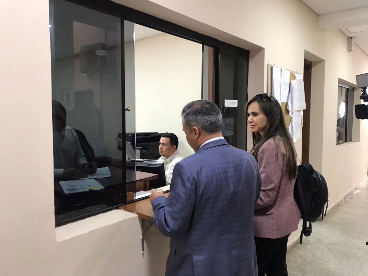 Francis970AM's tweet photo. ANUNCIADA ACCIÓN Los apoderados de la ANR presentaron impugnación al pedido de la Concertación Opositora de utilizar el Padrón Nacional. Presentaron la acción ante el TSJE los abogados Eduardo Gonzalez, Magnolia Mendoza y Wildo Almiron. https://t.co/hUJCzJKh86