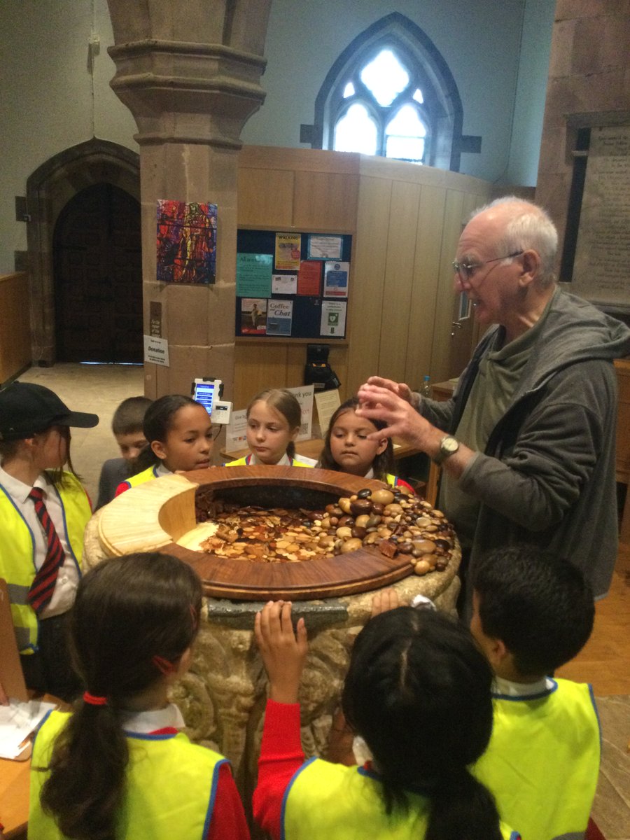 Hedgehogs_HMCS's tweet image. Thank you to Mike and Margaret at St Peter and St Paul&apos;s Church, Coleshill for showing us around Church today and sharing with us information about the Digby family @Garbett_HMCS @HMC_School #curious #history