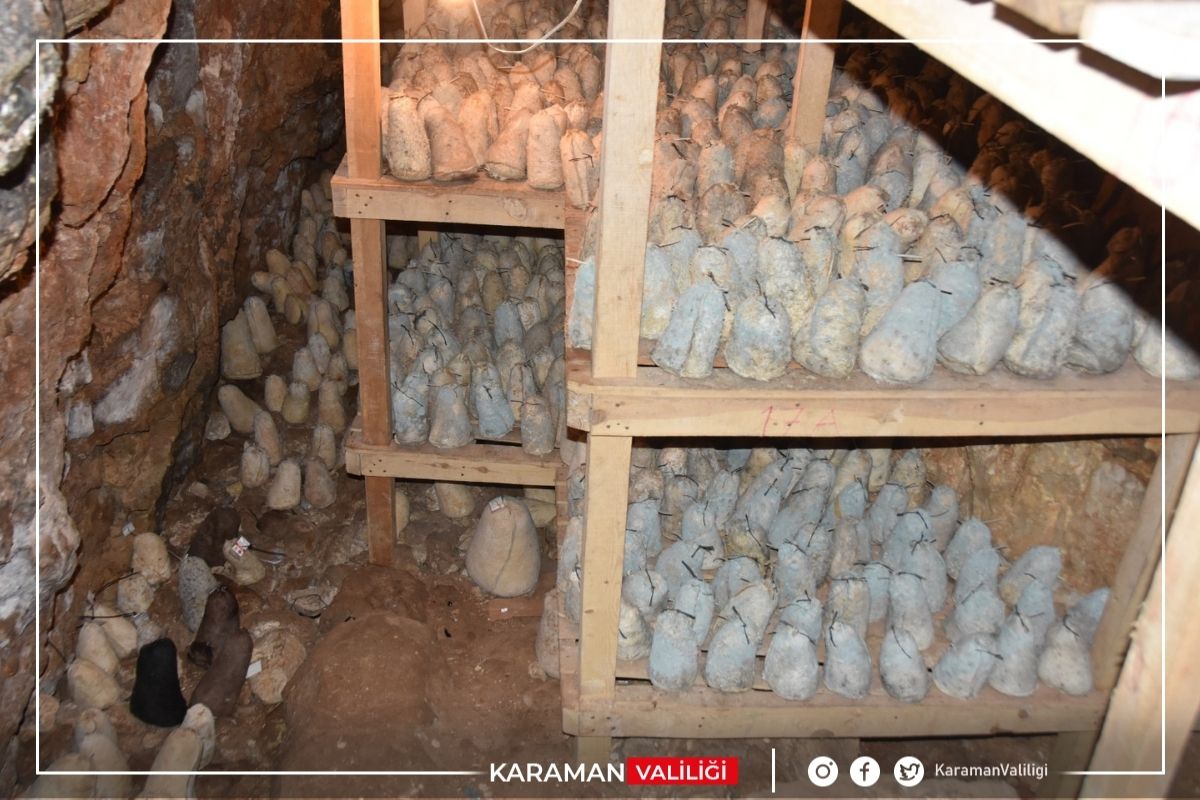 KaramanValiligi's tweet photo. 🔸Valimiz Sayın Tuncay Akkoyun Ayrancı ilçesinin Divle köyünde yer alan Divle Obruğu’nda incelemelerde bulunarak Karaman’ın tescilli lezzeti Divle Obruk Peyniri hakkında bilgi aldı.
#DivleObrukPeyniri
#Ayrancı
#Divle https://t.co/1C6SYwGeVw
