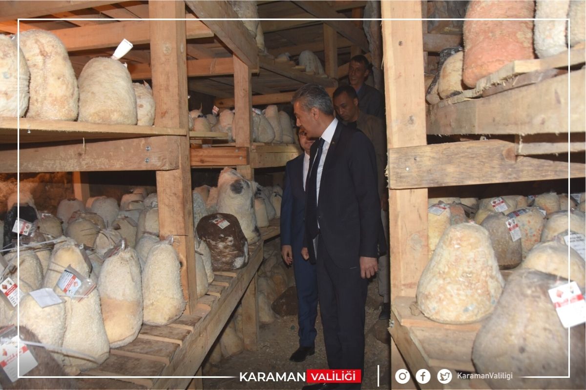 KaramanValiligi's tweet photo. 🔸Valimiz Sayın Tuncay Akkoyun Ayrancı ilçesinin Divle köyünde yer alan Divle Obruğu’nda incelemelerde bulunarak Karaman’ın tescilli lezzeti Divle Obruk Peyniri hakkında bilgi aldı.
#DivleObrukPeyniri
#Ayrancı
#Divle https://t.co/1C6SYwGeVw
