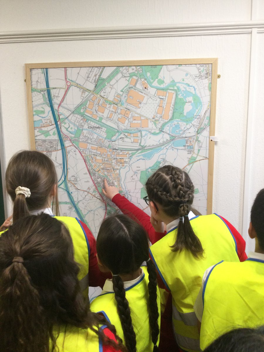 Hedgehogs_HMCS's tweet image. Thank you Helen @ColeshillHub for letting us picnic in the Town Hall and showing us around the Hub #community