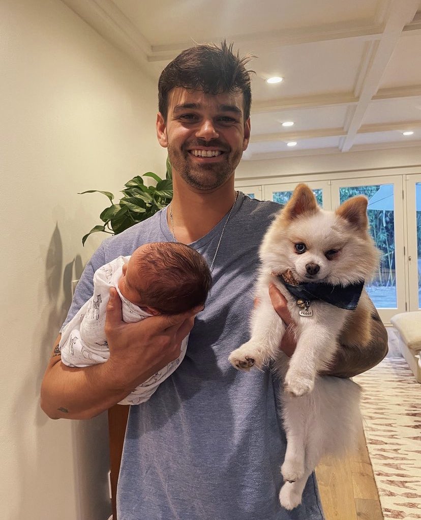 kirstinrocks's tweet photo. Welcome the bundle of joy into the world, Elliana Violet. Born on June 28th🥺❤️👨‍👩‍👧🍼🚼 || @kirstin https://t.co/AfoLV4ErUw