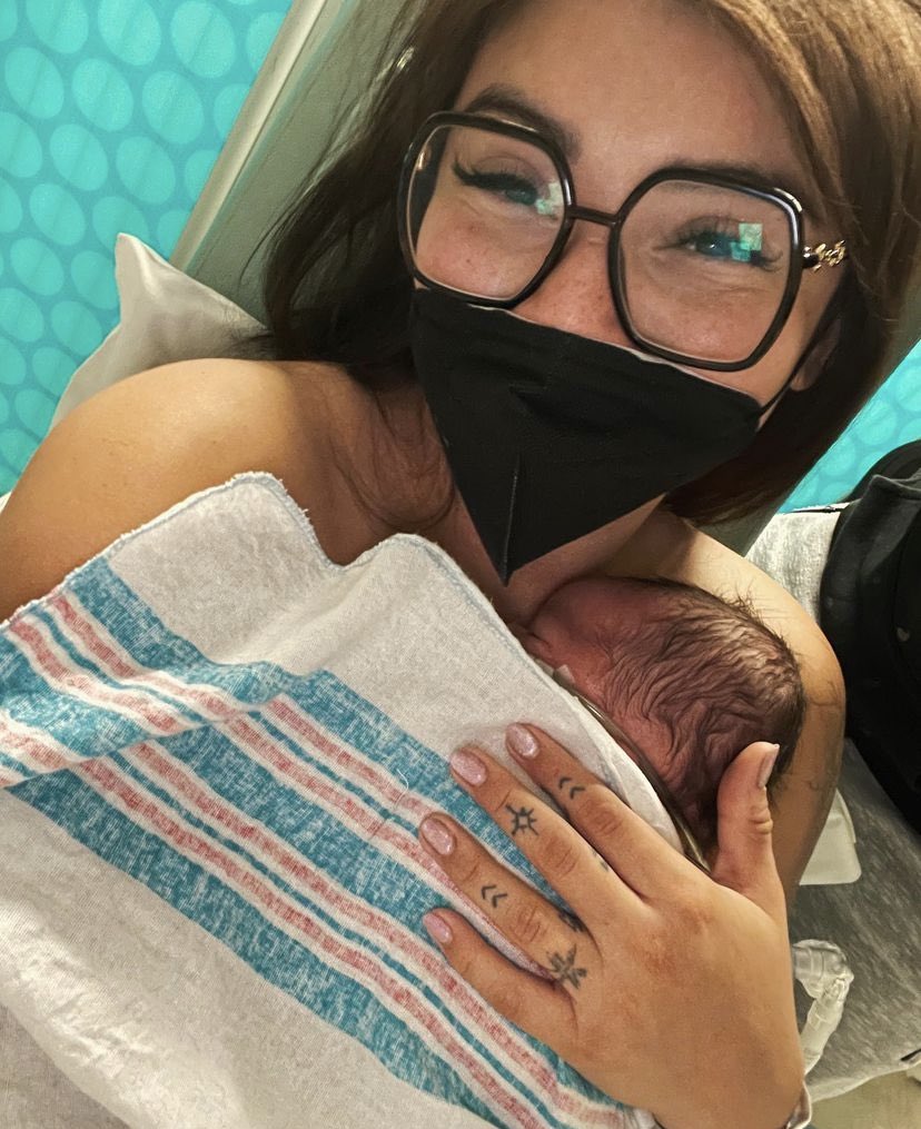 kirstinrocks's tweet photo. Welcome the bundle of joy into the world, Elliana Violet. Born on June 28th🥺❤️👨‍👩‍👧🍼🚼 || @kirstin https://t.co/AfoLV4ErUw