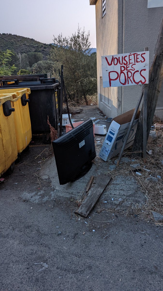 FVallee's tweet photo. C est tellement vrai! La #corse est sans nul doute un des plus beaux coins du monde...et franchement les poubelles , les bords de route ...c est..comment dire..
#corse #corsica #saintflorent #bastia #preserve #respect #respectthespot #pleaseclean #tri #unpeutoutlemonde https://t.co/hngR10LUMo