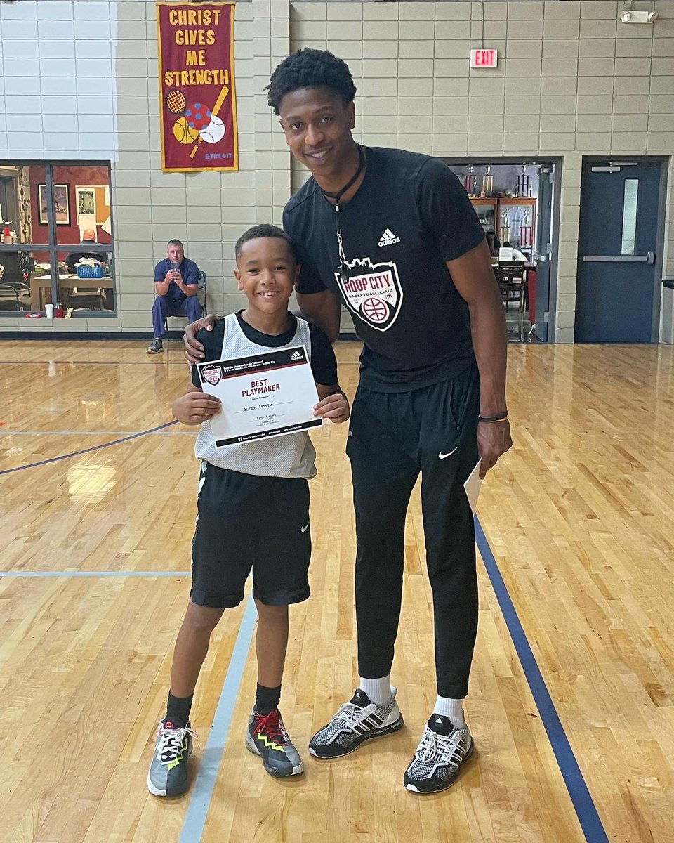 HoopCityBC's tweet photo. Congratulations to our award winners at last week’s Hoop City Summer Camp!  Thank you to Coach Douglas (@willj_uup21) for coming back and working camp with us. The kids look up to him as a great role model. 

#hoopcitybasketball #901memphis #901hoops #hoopcity #memphistn https://t.co/65vhWb0F1U