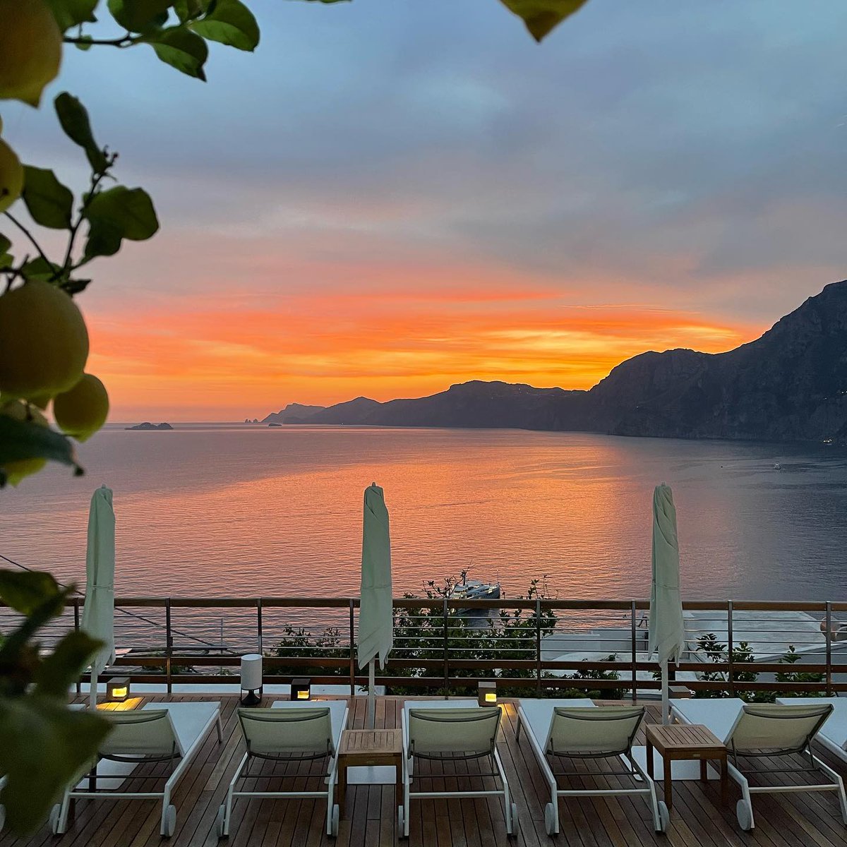 SkywaySoul's tweet image. Would u like to stay here 🍹

#sunset #skycolour #travelphotography #picoftheday