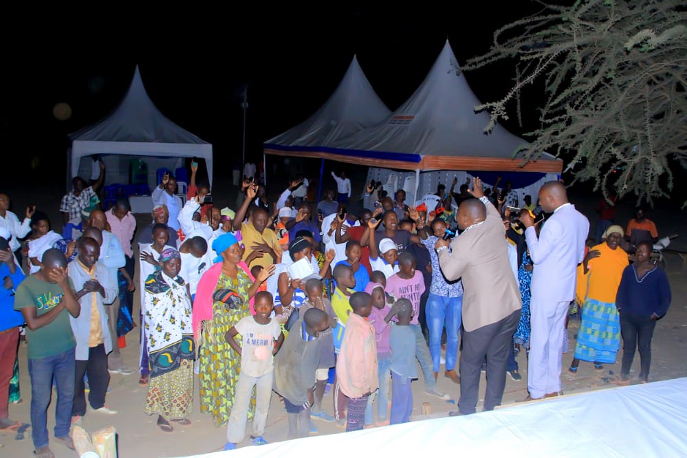 FriendsKampala's tweet photo. A two days crusade in EFC Nakivale Refugee Camp -Isingiro district Uganda.on the theme found in  Deuteronomy 2:3
@dougtaddison
@DMckivett 
@AaronMupenda 
@sinzinkayo_jean https://t.co/Usfw3H5zSH