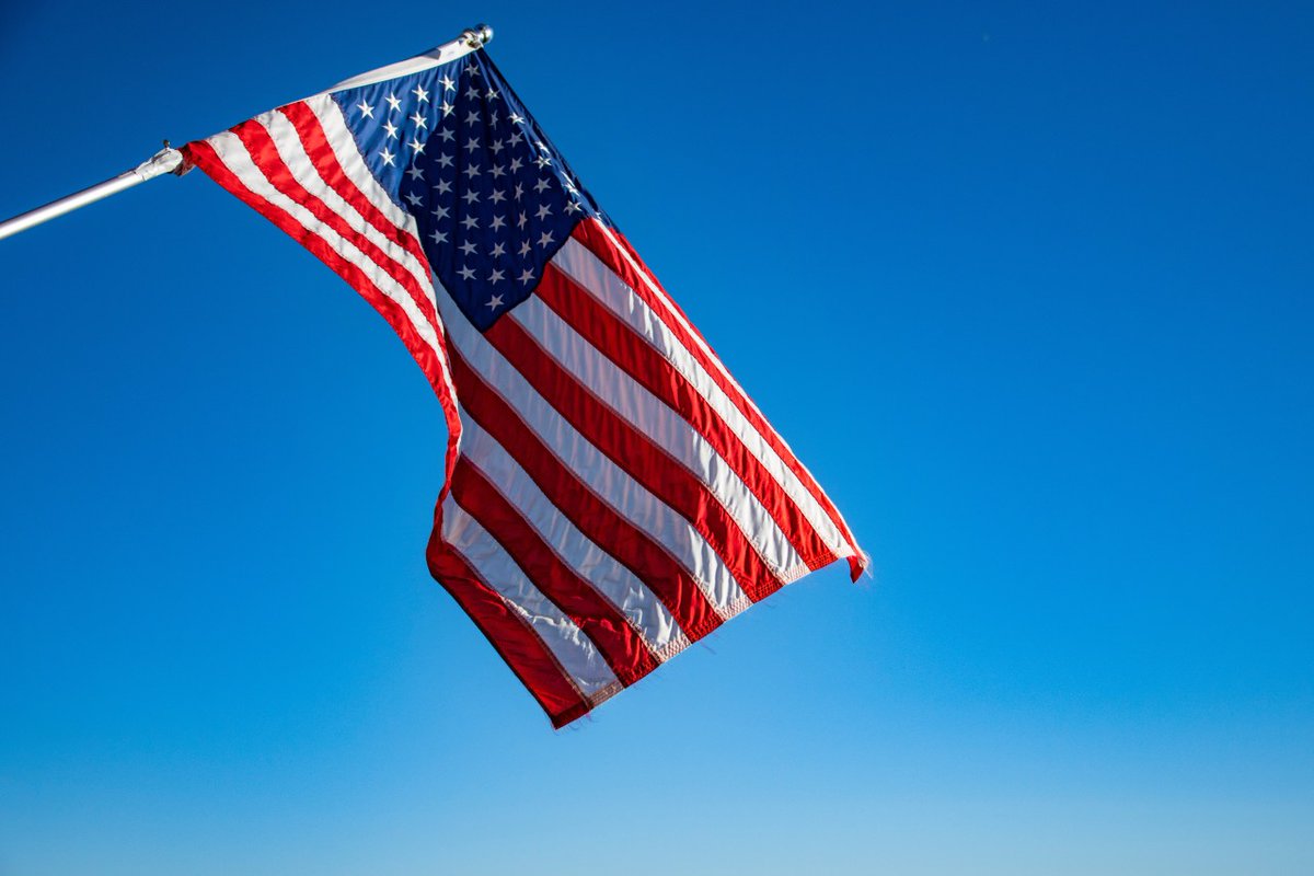 pathbysimplex's tweet photo. Red stands for hardiness and valor. 
White symbolizes purity and innocence. 
Blue represents vigilance, perseverance, and justice. 🎆
#IndependenceDay #FourthOfJuly #HappyBirthdayAmerica https://t.co/xItPV3cdxP