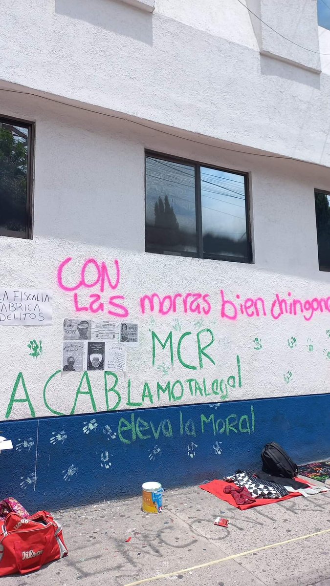 LibresYa_'s tweet photo. Ya estamos aquí en el Bunker de la Fiscalía! Buzón de cartas de apoyo y amor en solidaridad con las presas políticas
@FiscaliaCDMX @Claudiashein @OHarfuch @ErnestinaGodoy_
⚠️Basta a la criminalizacion del Feminismo ⚠️
#LibresLas3 #presaspoliticaslibertad #KarlaLibre #magdalibre https://t.co/dWlNjLfxob