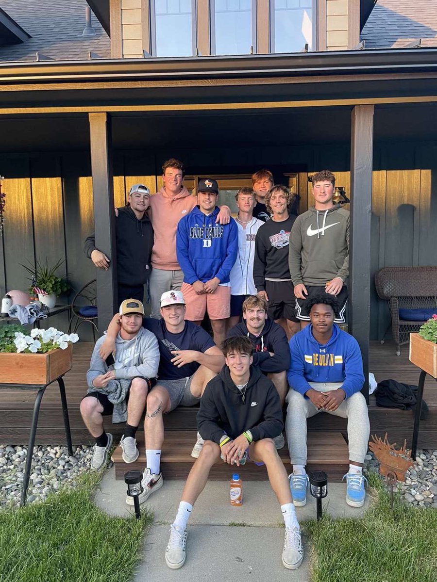 AmariGilmore4's tweet photo. Dickinson boys 🦅 https://t.co/nVof25nuZx