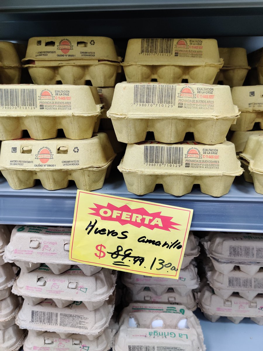 YariJaluff's tweet photo. Estamos tan mal que ahora hasta las ofertas suben de precio 🤣😂 Parece que las gallinas están en dólares 😭 venís distraído y te la re ponen los chinos #argentina #argenzuela #dolar #OfertasDeUltimoMinuto #PaisInviable #Peronismo https://t.co/rBBpqAe9Qh