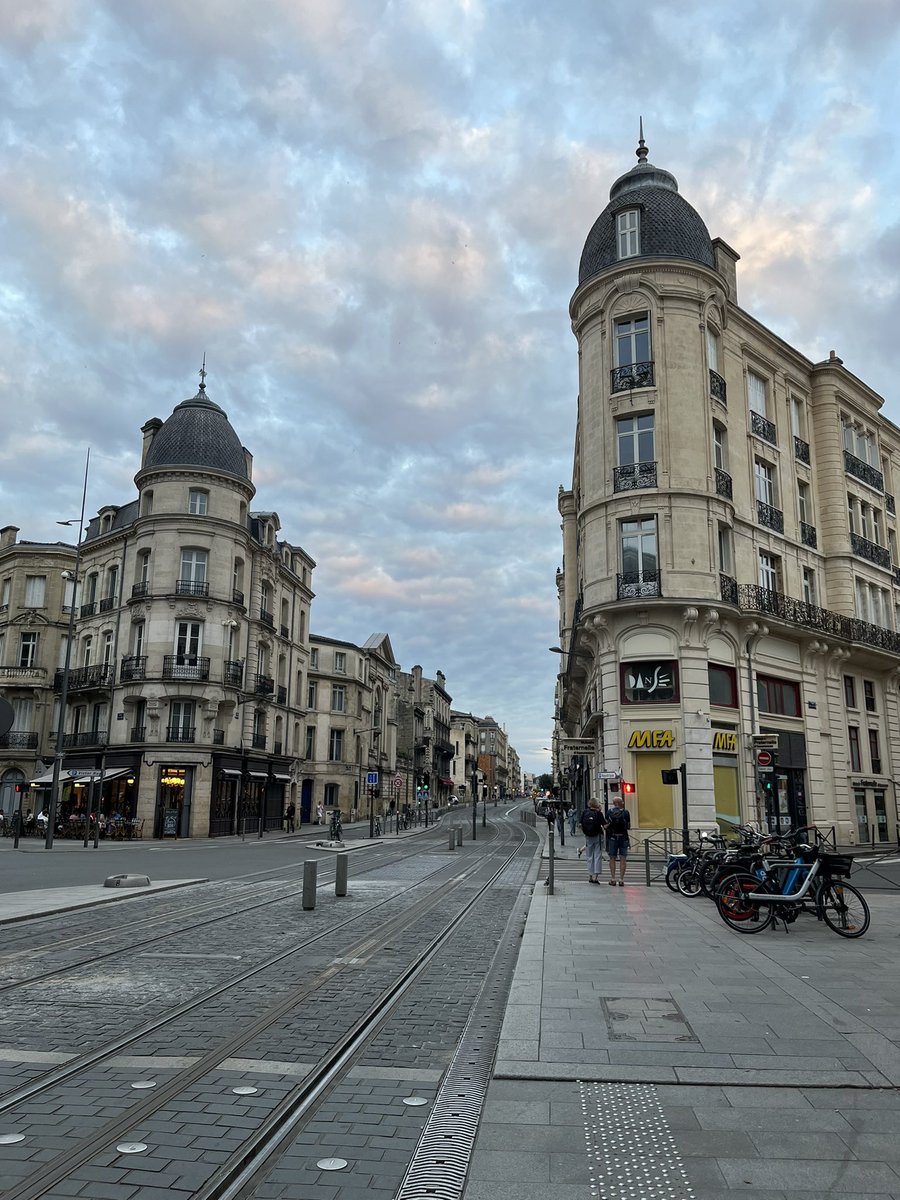 Diepntn9's tweet photo. Bordeaux, beautiful city! We are ready for #EAOHP conference from 6-8 July. @DrStephenTeo https://t.co/fyDbrh5aRk