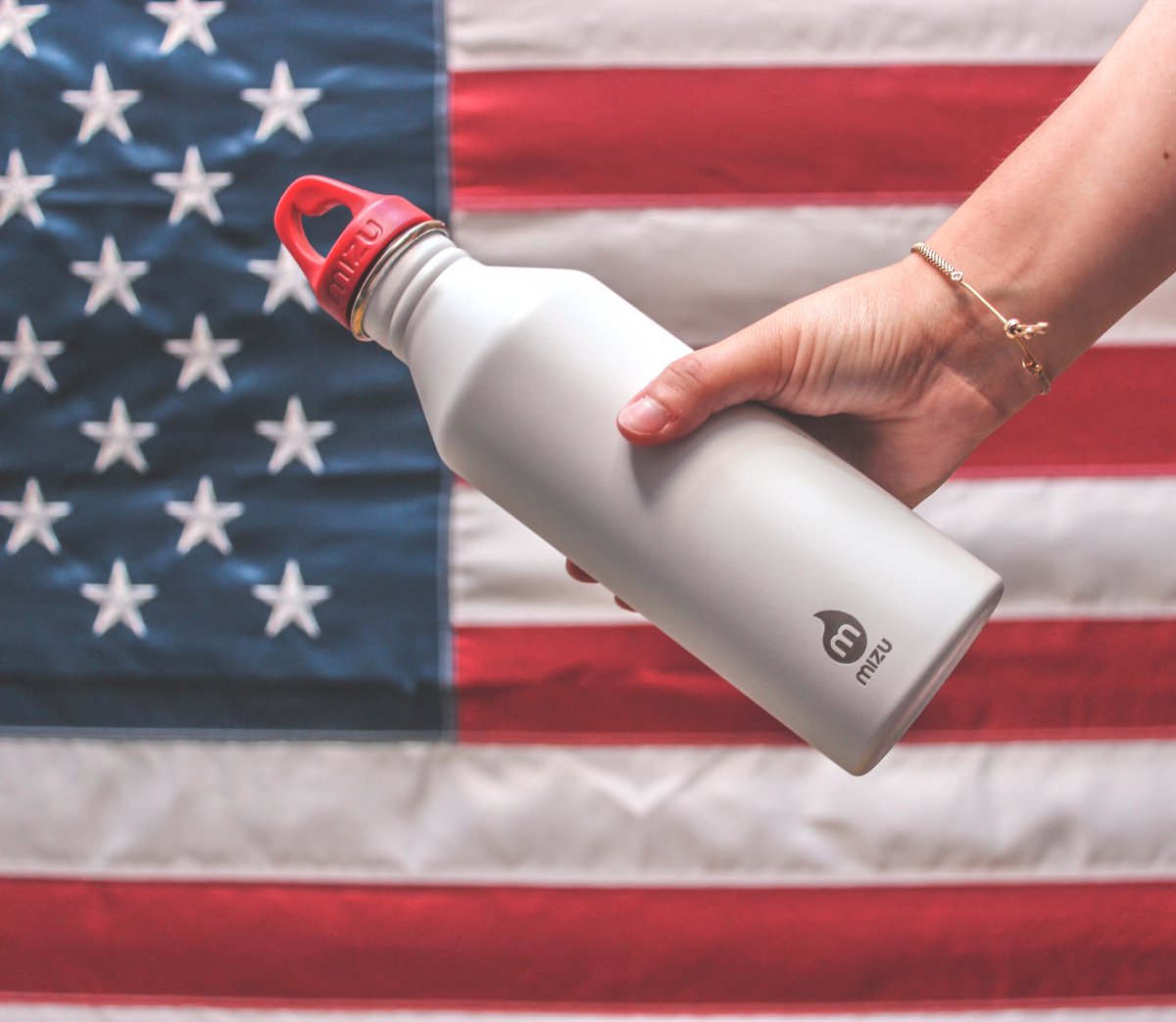 MizuLife's tweet photo. Happy Fourth of July! 🇺🇸 We hope you have a spectacular day celebrating our country with friends and family, good food, and fireworks. Party on!! 🎉

#mizulife #independenceday #usa #july #party #bbq #celebration #fourthofjuly #sustainable #reusable #patriotic #redwhiteandblue https://t.co/FUoH2ph7IX