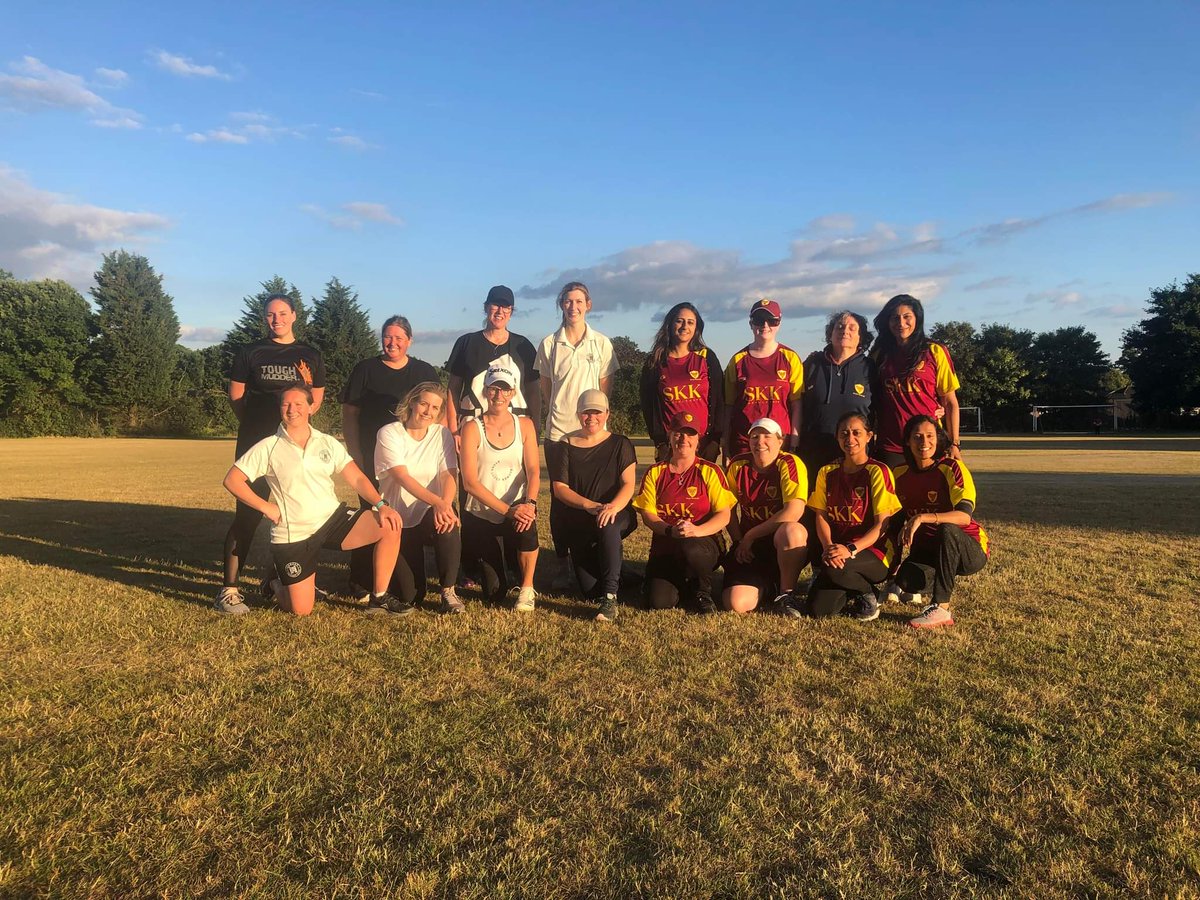 Farnham Women played Frimley Phoenix tonight. A lovely friendly game in our competitive league. Great to see women coming together for this game!  <a href="/farnham_cricket/">Farnham Cricket Club 🔥🔥🔥</a> <a href="/Frimley_Phoenix/">Frimley Phoenix</a>