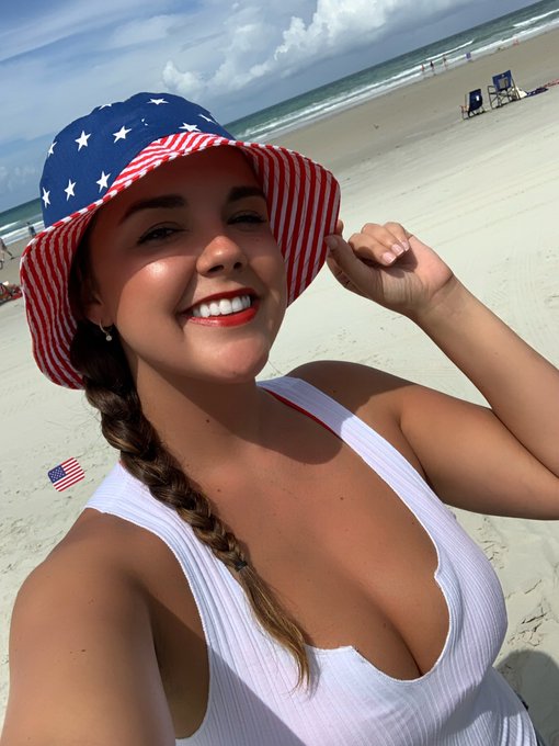 Happy Birthday America 🇺🇸❤️ hope everything gets to see some fireworks tonight 💋 #monday #4thOfJuly #beachvibes