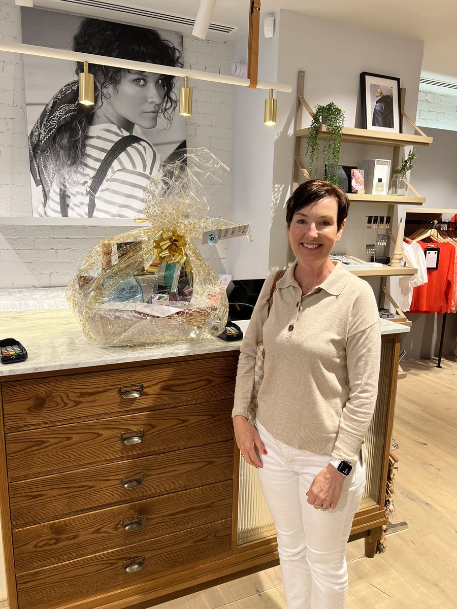 mcmenemy_clair's tweet photo. @WeAreMV_  Louise  won the posh nosh hamper and managed to call in to store today to collect , she has never won anything before and it was safe to say she was delighted !! @LBidaudvilleMV @JenniMcD87 #Belfast #happy #Mondayvibes #lovelife https://t.co/D3q8cFgUPP