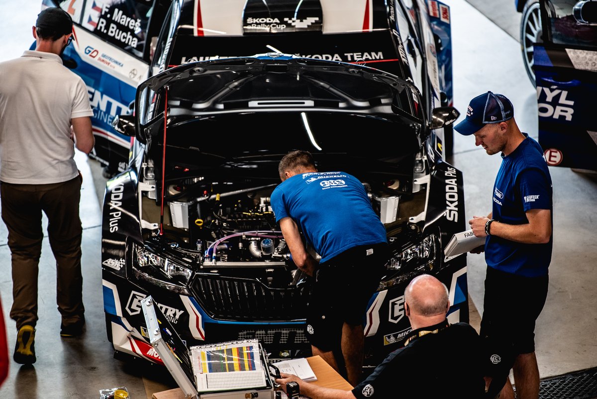 FilipMaresRally's tweet photo. Chci kousek z naší skvělé spolupráce s ASK Motorsport nabídnout i vám, a proto máte do konce @RallyBohemia možnost nakupovat na https://t.co/s42BH5iY0Y se slevovým kódem FILIP10 a získat tak slevu 10% na celý váš nákup! 🤜🤛 #rallybohemia #askmotorsport https://t.co/zOlsDbvg64